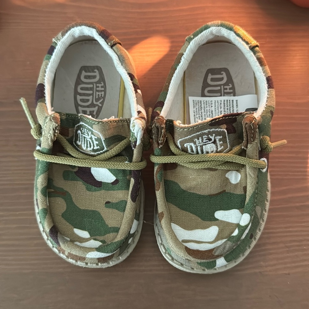 Brand new! Camo toddler Het Dudes!